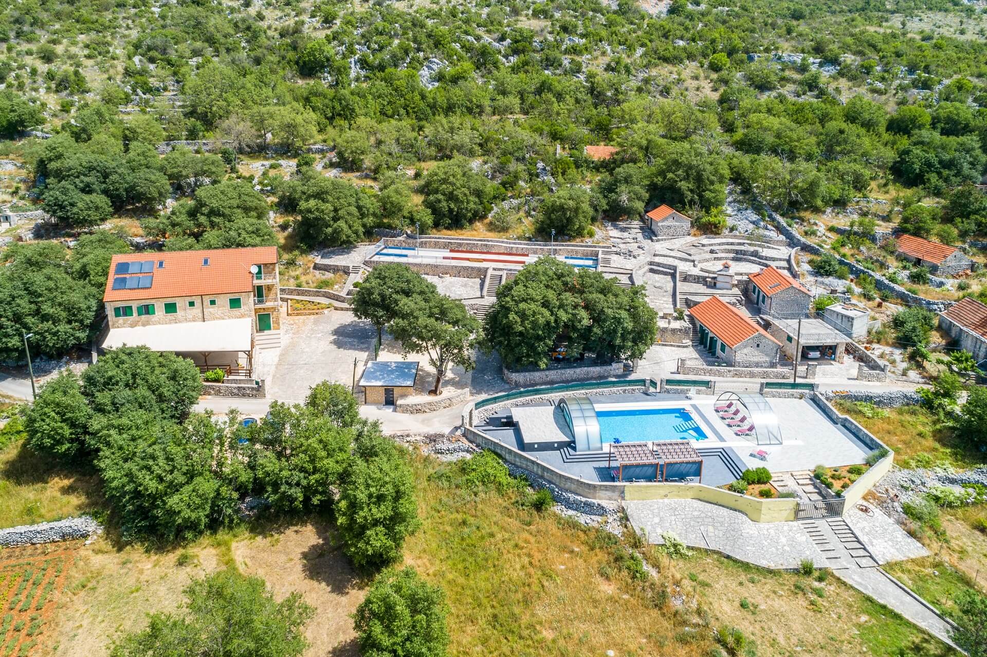 Flying Stars Exterior